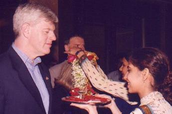 Aarti being performed on John Manley, former Dy. Premier, Canada, and wife during a visit to Bombay, India