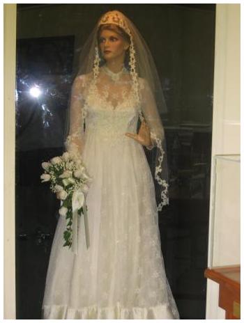 wedding_dress.jpg (20837 bytes)